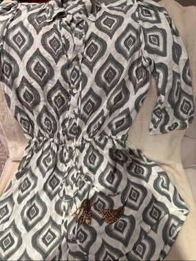Skemo Gray and White Geometric Mini Shirt Dress